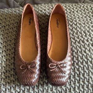 Trotters brown ballet flats.